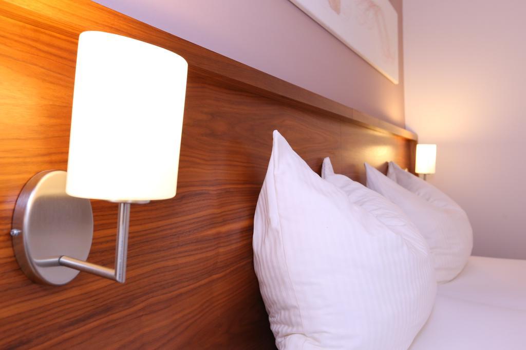 Hotel & Konditorei May Neufeld an der Leitha Chambre photo
